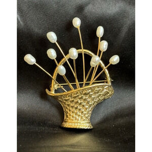 Basket with Real Freshwater Pearls Brooch Pin Gold Tone Woven Basket Pattern 2"